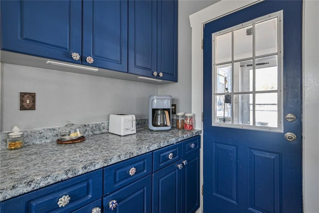 Active With Contract: $262,500 (2 beds, 1 baths, 1027 Square Feet)