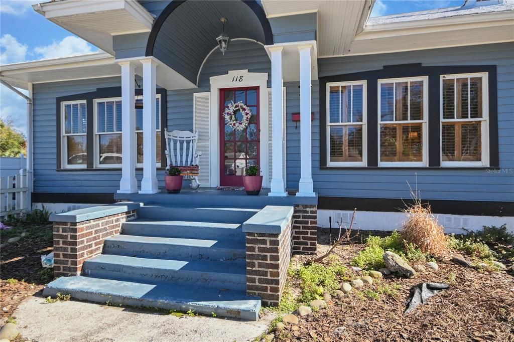 Active With Contract: $262,500 (2 beds, 1 baths, 1027 Square Feet)