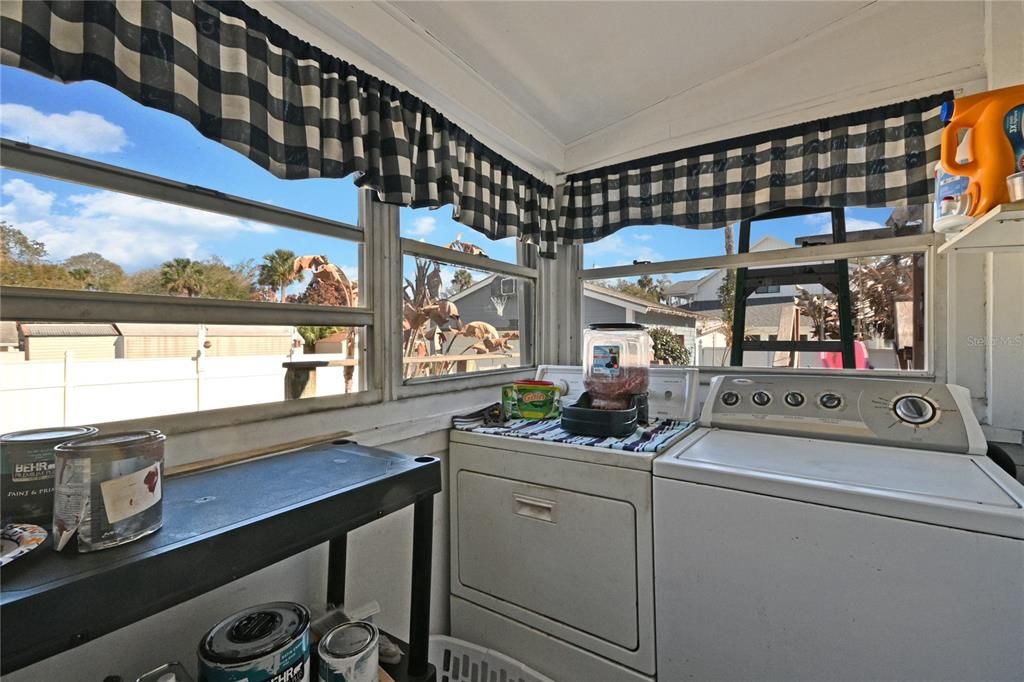 Active With Contract: $262,500 (2 beds, 1 baths, 1027 Square Feet)