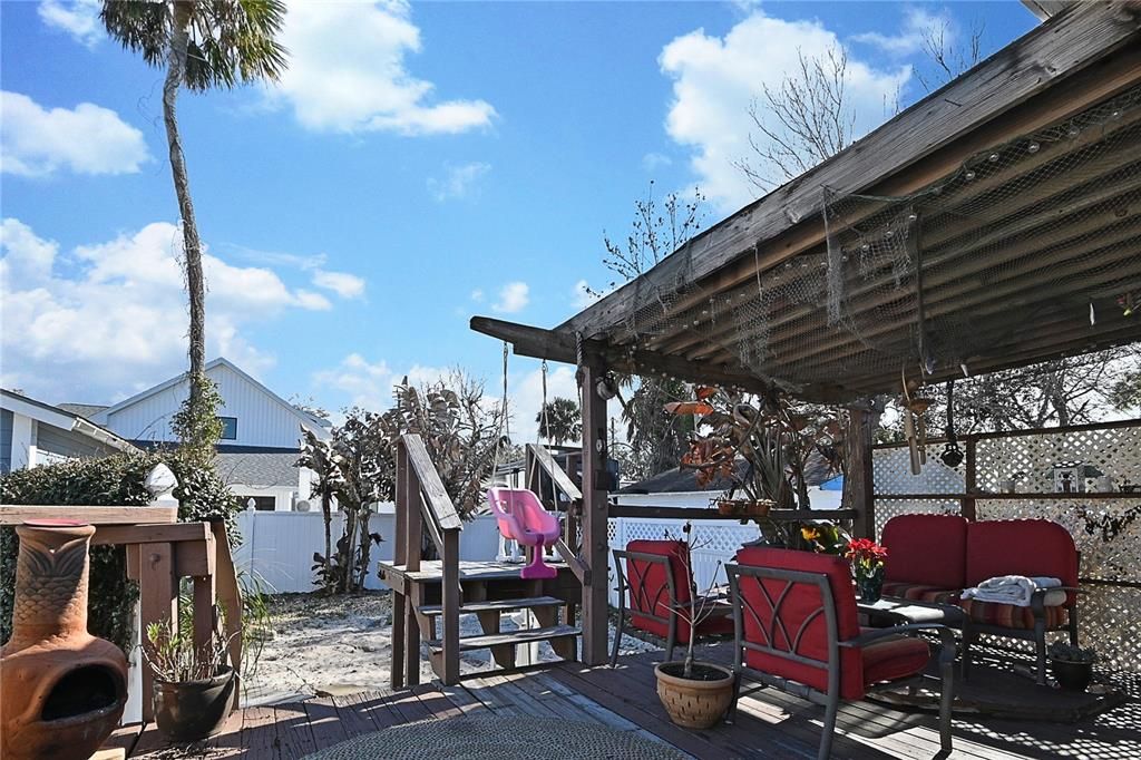Active With Contract: $262,500 (2 beds, 1 baths, 1027 Square Feet)