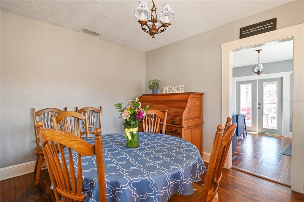 Active With Contract: $262,500 (2 beds, 1 baths, 1027 Square Feet)
