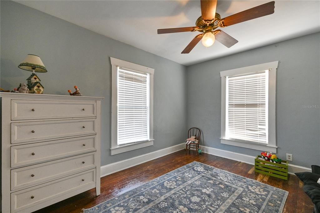 Active With Contract: $262,500 (2 beds, 1 baths, 1027 Square Feet)