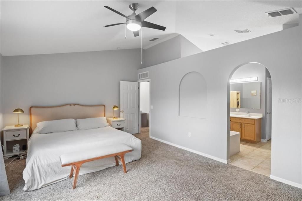 Activo con contrato: $679,000 (5 camas, 3 baños, 2916 Pies cuadrados)