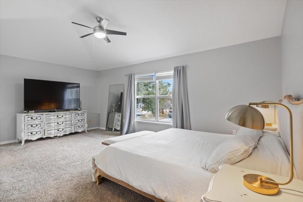 Activo con contrato: $679,000 (5 camas, 3 baños, 2916 Pies cuadrados)
