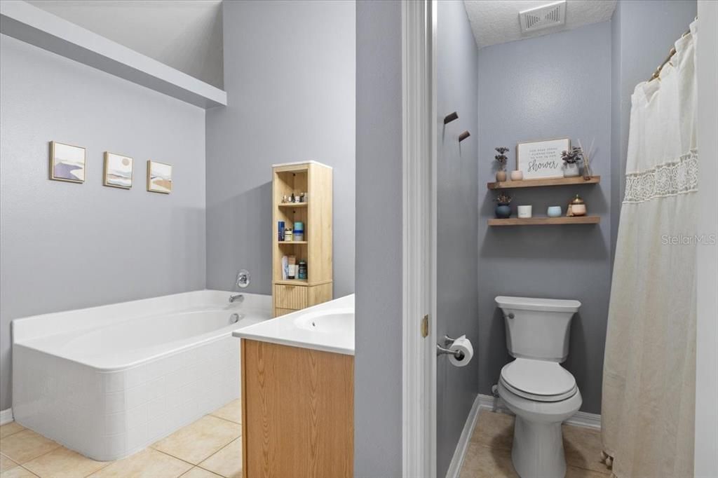 Activo con contrato: $679,000 (5 camas, 3 baños, 2916 Pies cuadrados)