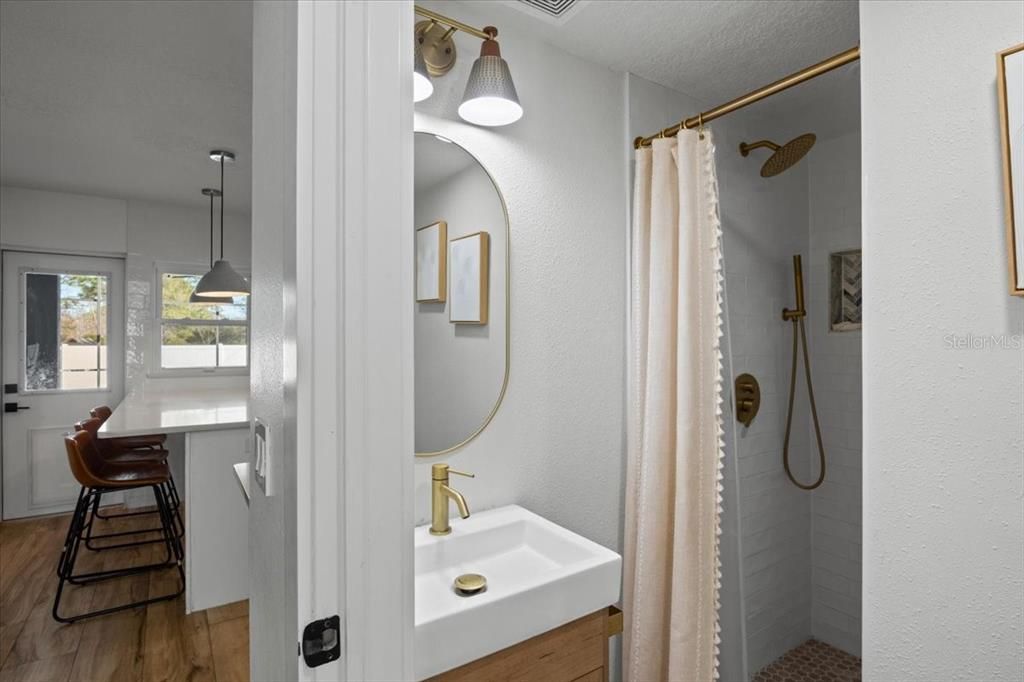 Activo con contrato: $679,000 (5 camas, 3 baños, 2916 Pies cuadrados)
