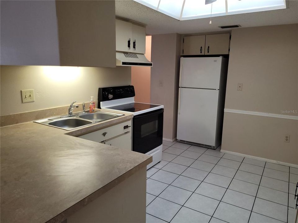 В аренду: $1,700 (2 спален, 2 ванн, 1060 Квадратных фут)