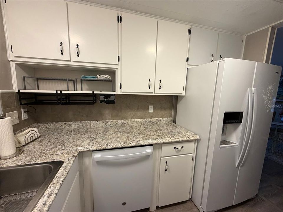 For Sale: $180,000 (2 beds, 2 baths, 1060 Square Feet)