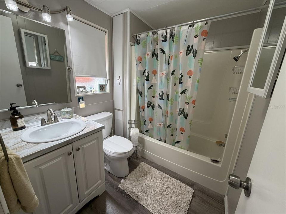 For Sale: $180,000 (2 beds, 2 baths, 1060 Square Feet)