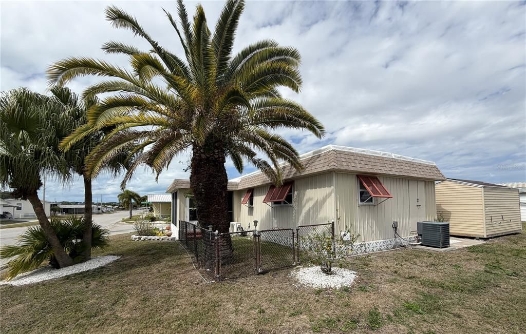 For Sale: $180,000 (2 beds, 2 baths, 1060 Square Feet)