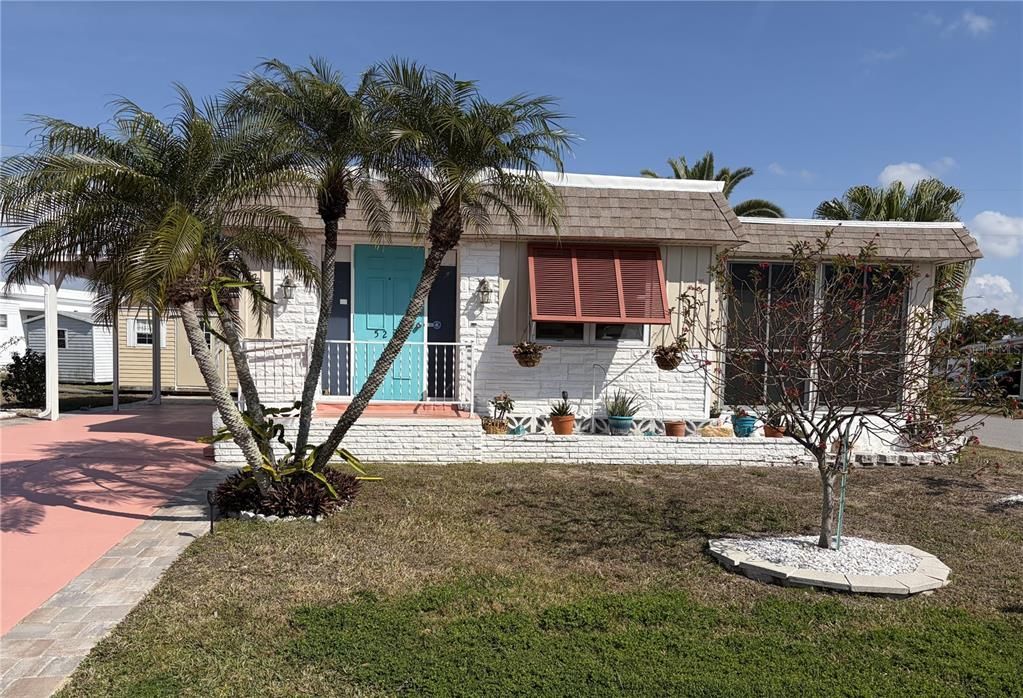 For Sale: $180,000 (2 beds, 2 baths, 1060 Square Feet)