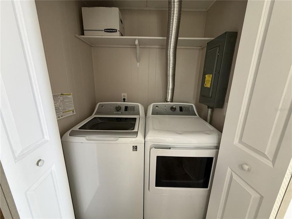 For Sale: $180,000 (2 beds, 2 baths, 1060 Square Feet)