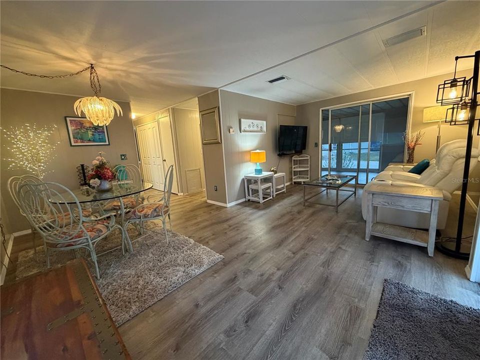 For Sale: $180,000 (2 beds, 2 baths, 1060 Square Feet)