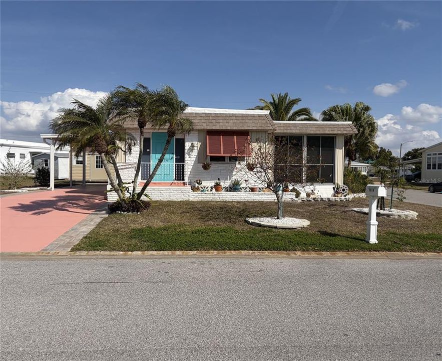 For Sale: $180,000 (2 beds, 2 baths, 1060 Square Feet)