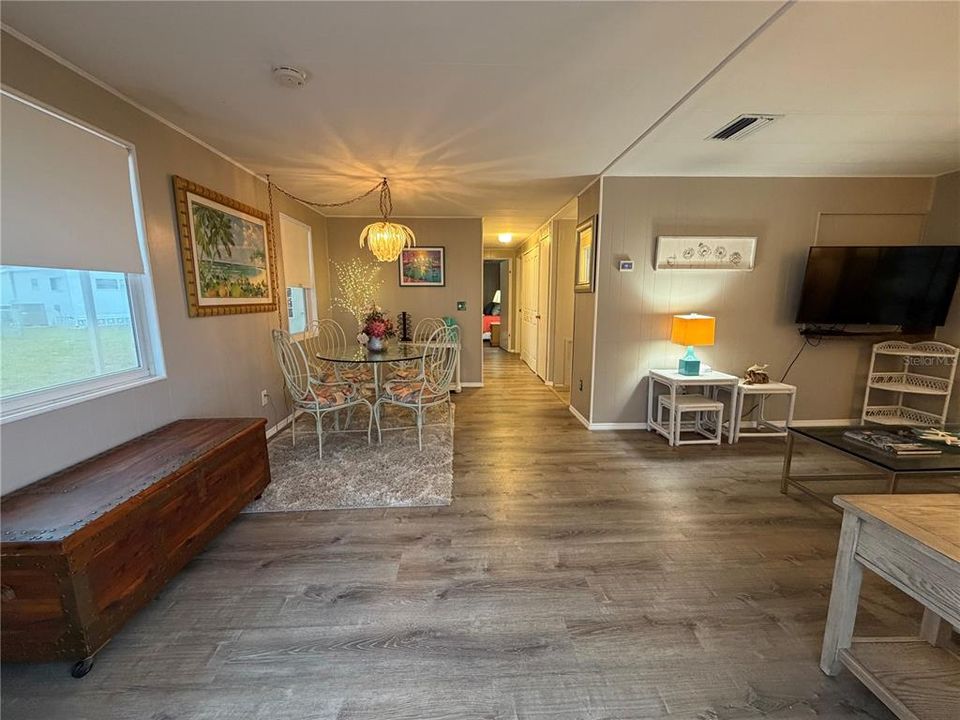 For Sale: $180,000 (2 beds, 2 baths, 1060 Square Feet)