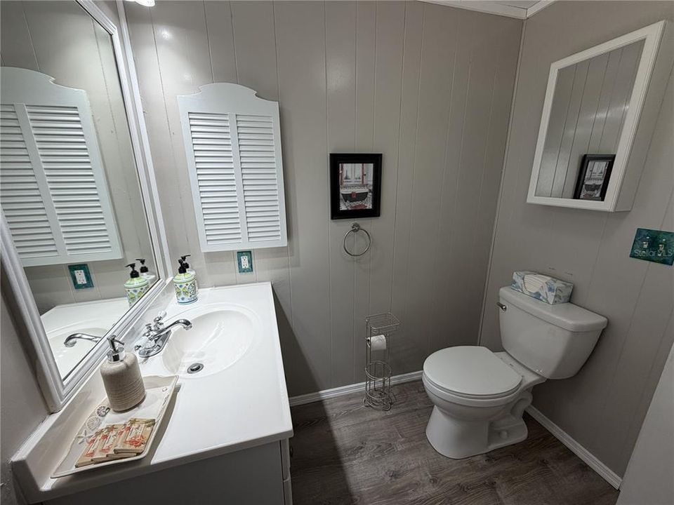 For Sale: $180,000 (2 beds, 2 baths, 1060 Square Feet)