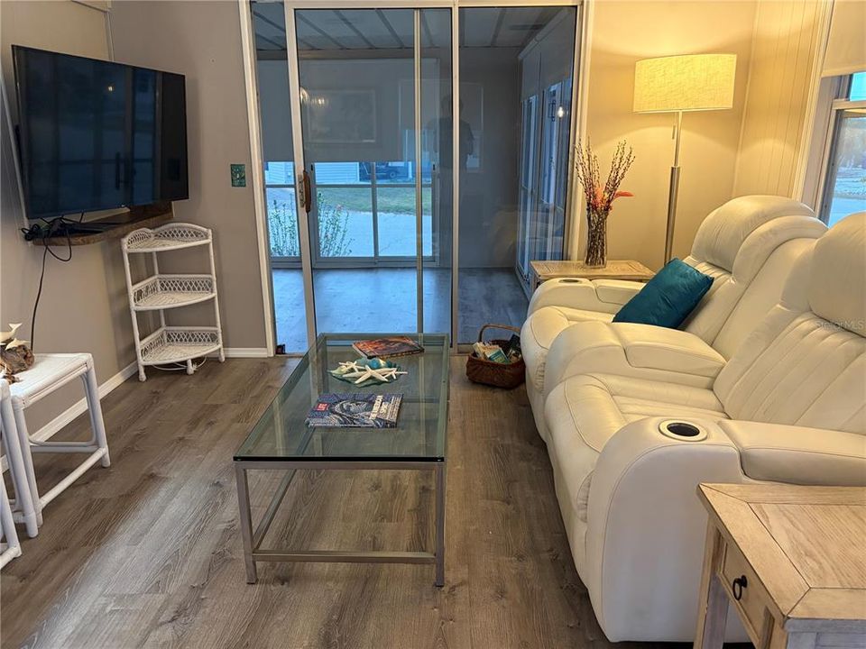 For Sale: $180,000 (2 beds, 2 baths, 1060 Square Feet)