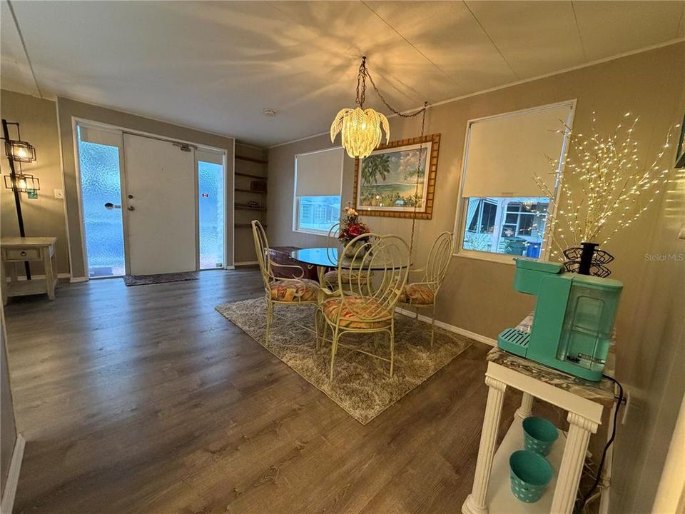For Sale: $180,000 (2 beds, 2 baths, 1060 Square Feet)
