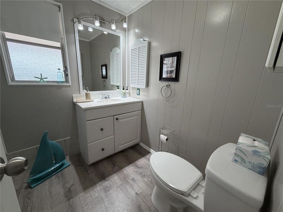 For Sale: $180,000 (2 beds, 2 baths, 1060 Square Feet)