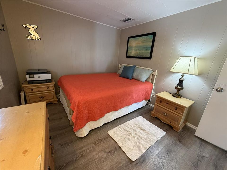 For Sale: $180,000 (2 beds, 2 baths, 1060 Square Feet)