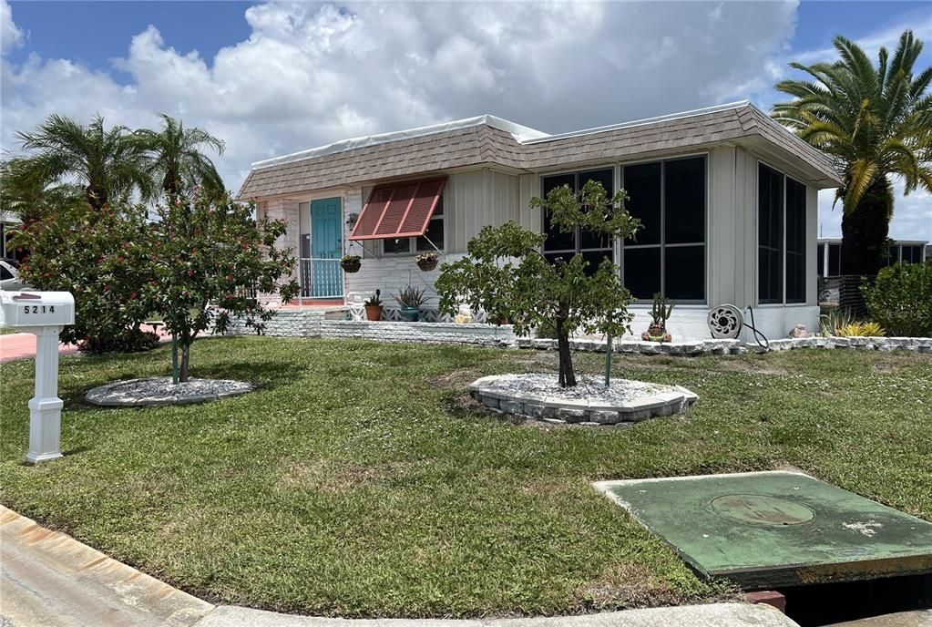 For Sale: $180,000 (2 beds, 2 baths, 1060 Square Feet)