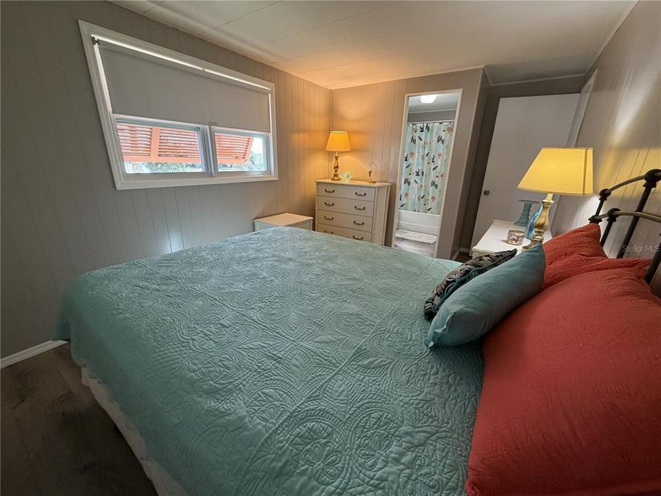 For Sale: $180,000 (2 beds, 2 baths, 1060 Square Feet)