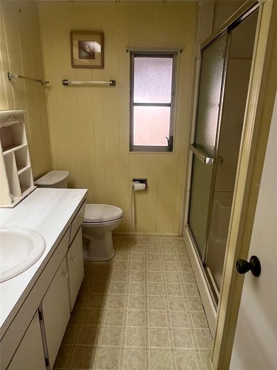 На продажу: $64,900 (2 спален, 1 ванн, 768 Квадратных фут)