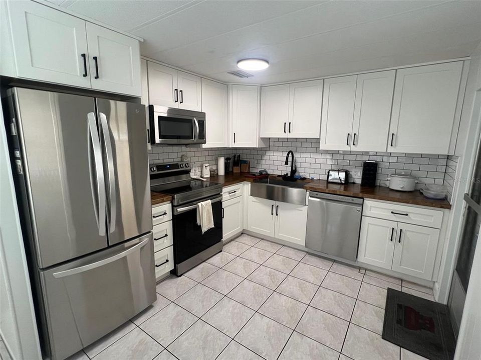 На продажу: $64,900 (2 спален, 1 ванн, 768 Квадратных фут)