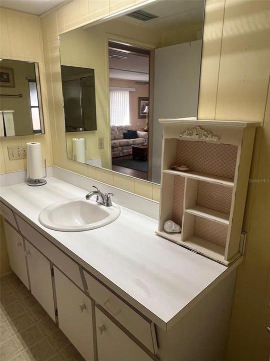 На продажу: $64,900 (2 спален, 1 ванн, 768 Квадратных фут)