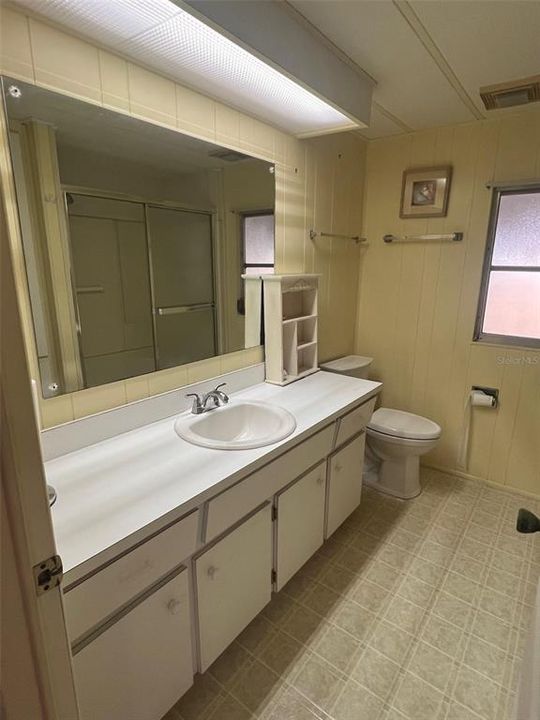 На продажу: $64,900 (2 спален, 1 ванн, 768 Квадратных фут)