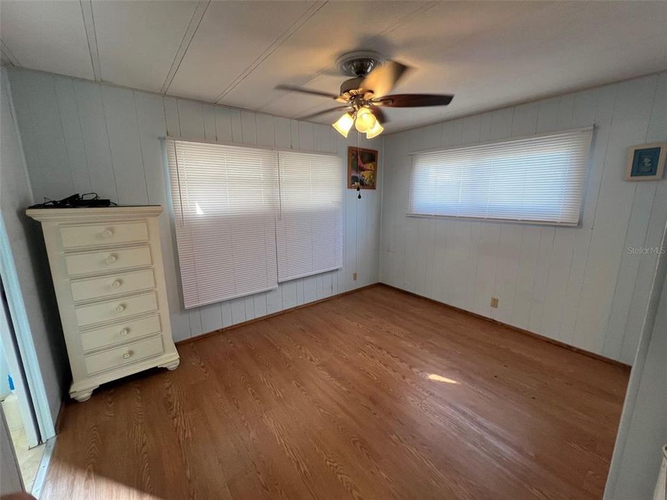 На продажу: $64,900 (2 спален, 1 ванн, 768 Квадратных фут)