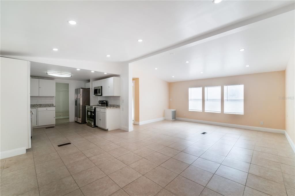 Active With Contract: $320,000 (3 beds, 2 baths, 1567 Square Feet)