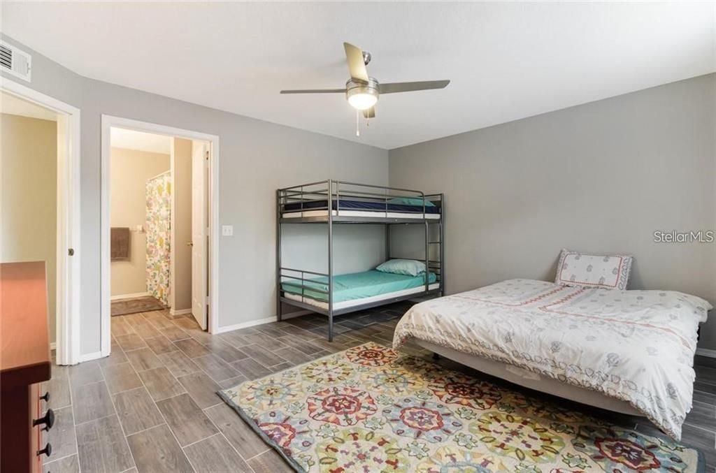 For Sale: $193,000 (2 beds, 2 baths, 1288 Square Feet)