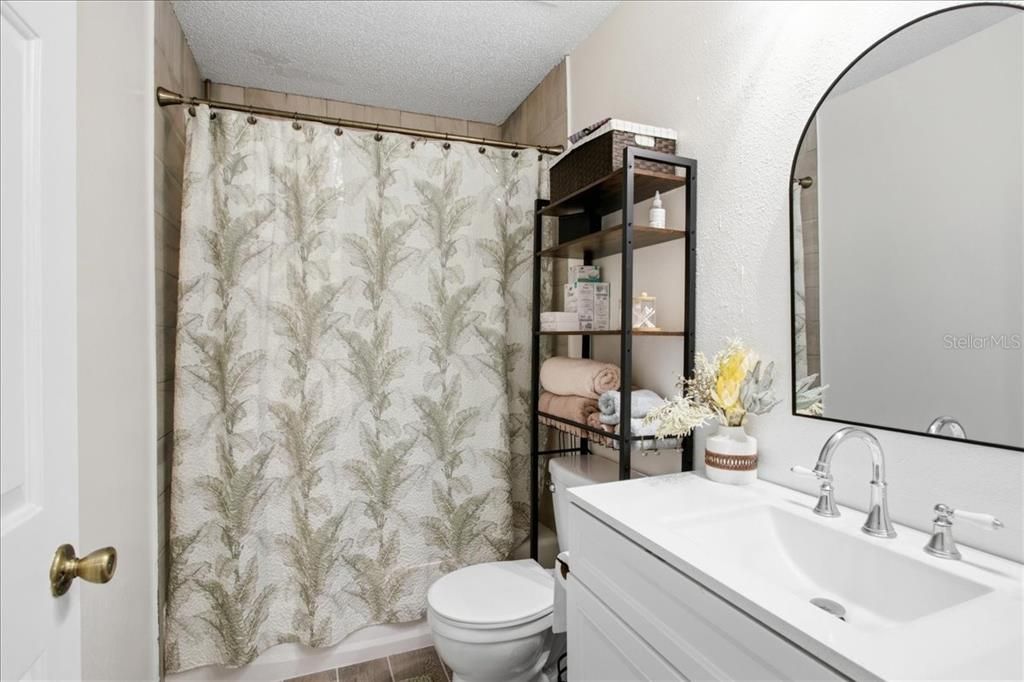 Activo con contrato: $249,900 (3 camas, 2 baños, 1364 Pies cuadrados)