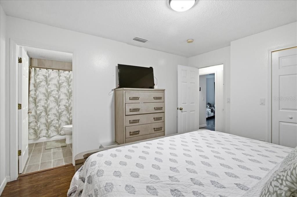 Activo con contrato: $249,900 (3 camas, 2 baños, 1364 Pies cuadrados)
