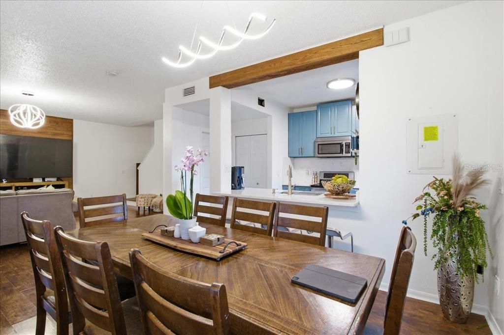 Activo con contrato: $249,900 (3 camas, 2 baños, 1364 Pies cuadrados)