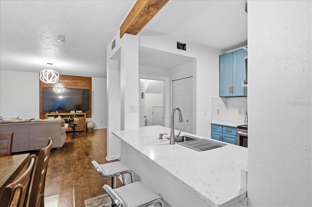 Activo con contrato: $249,900 (3 camas, 2 baños, 1364 Pies cuadrados)