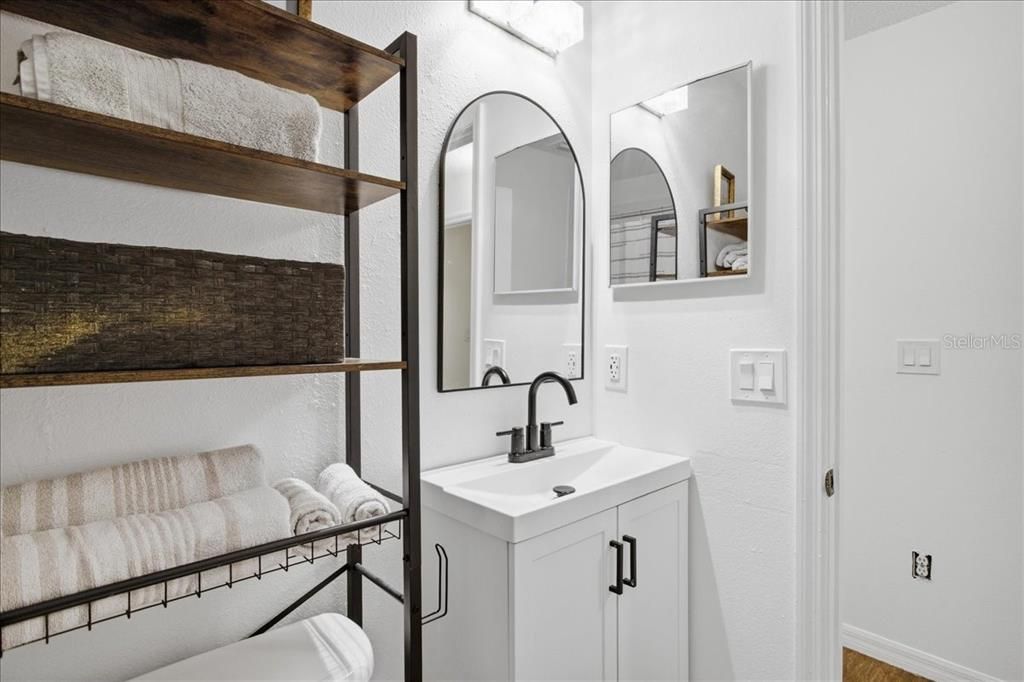 Activo con contrato: $249,900 (3 camas, 2 baños, 1364 Pies cuadrados)