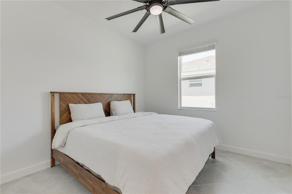 For Sale: $329,999 (3 beds, 3 baths, 1852 Square Feet)