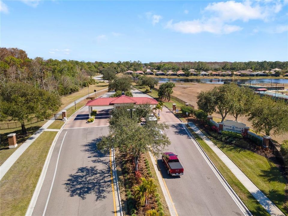 For Sale: $329,999 (3 beds, 3 baths, 1852 Square Feet)