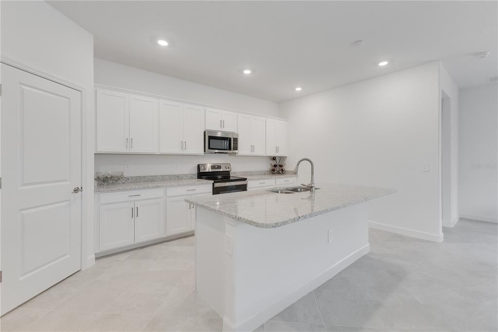 For Sale: $329,999 (3 beds, 3 baths, 1852 Square Feet)