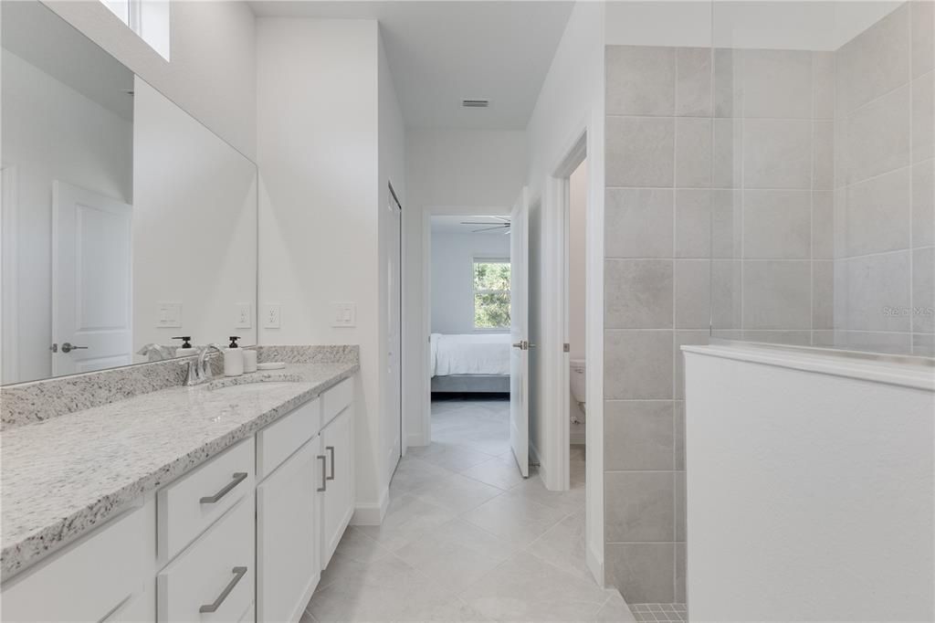 For Sale: $329,999 (3 beds, 3 baths, 1852 Square Feet)