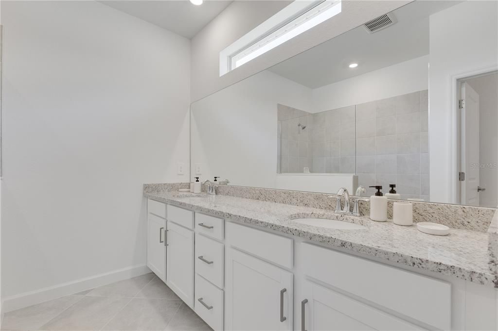 For Sale: $329,999 (3 beds, 3 baths, 1852 Square Feet)