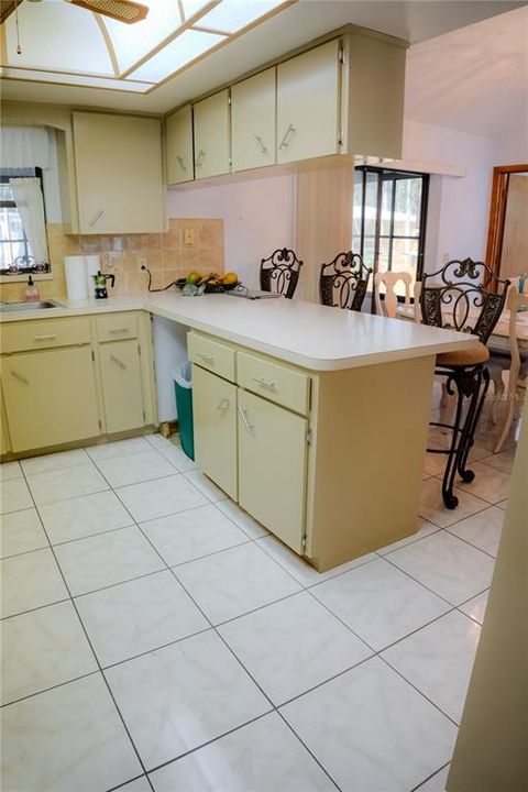 Active With Contract: $269,900 (2 beds, 2 baths, 1402 Square Feet)