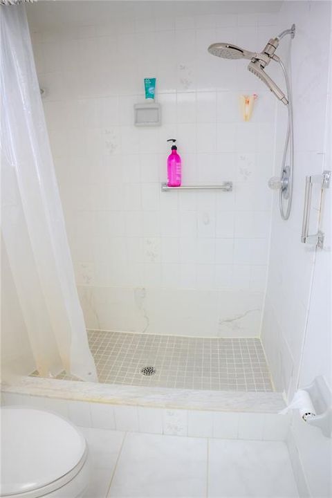 Active With Contract: $269,900 (2 beds, 2 baths, 1402 Square Feet)