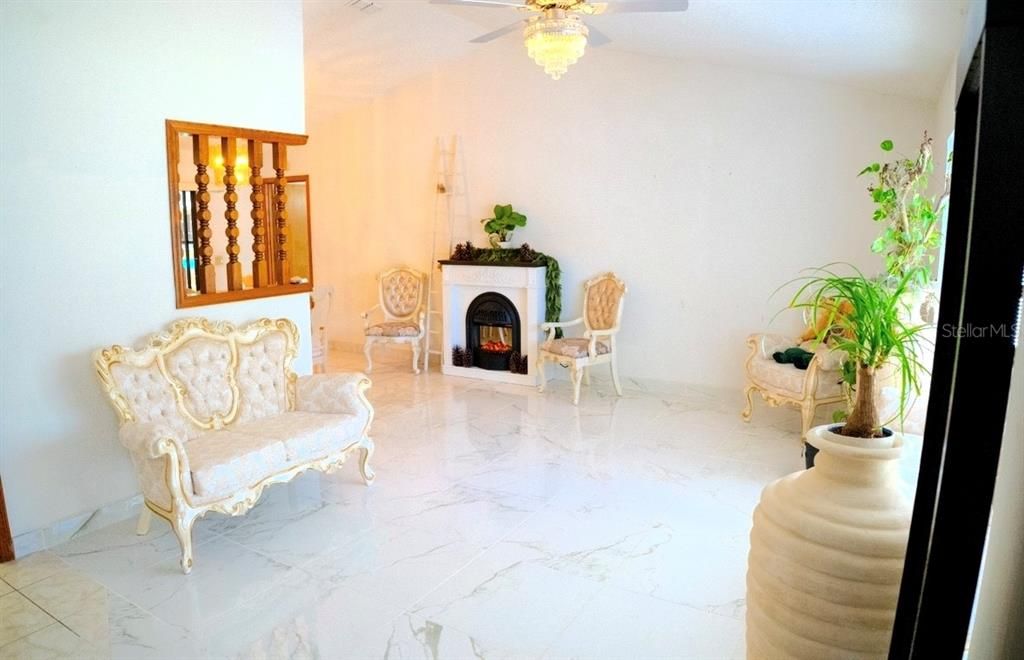 Active With Contract: $269,900 (2 beds, 2 baths, 1402 Square Feet)