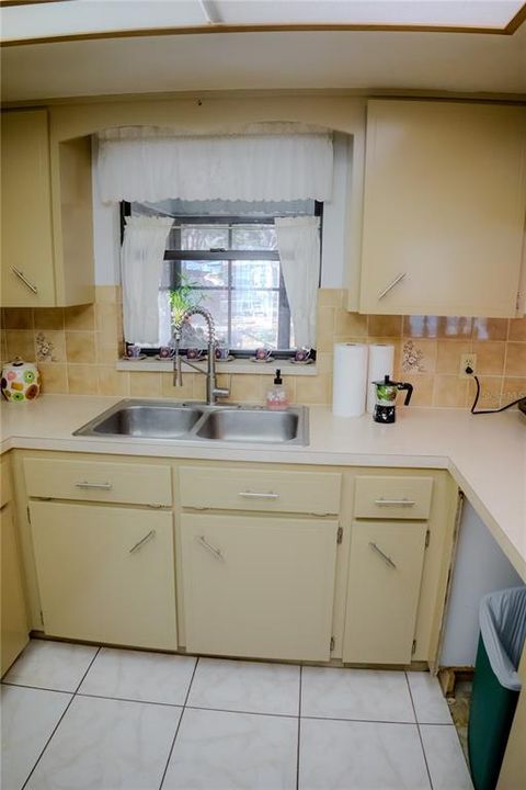 Active With Contract: $269,900 (2 beds, 2 baths, 1402 Square Feet)
