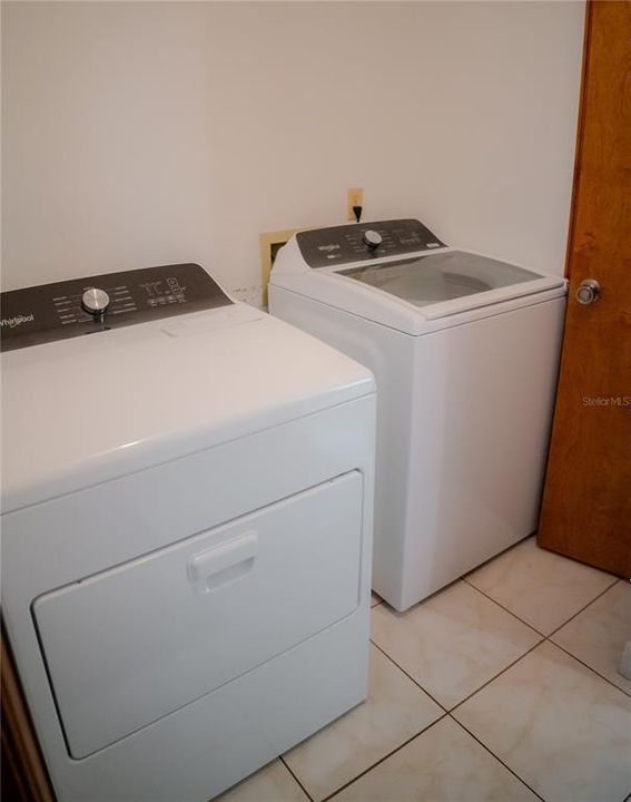 Active With Contract: $269,900 (2 beds, 2 baths, 1402 Square Feet)