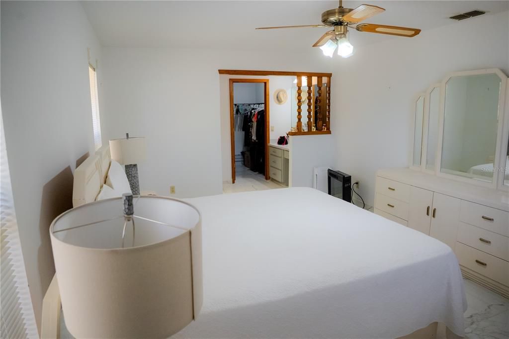 Active With Contract: $269,900 (2 beds, 2 baths, 1402 Square Feet)