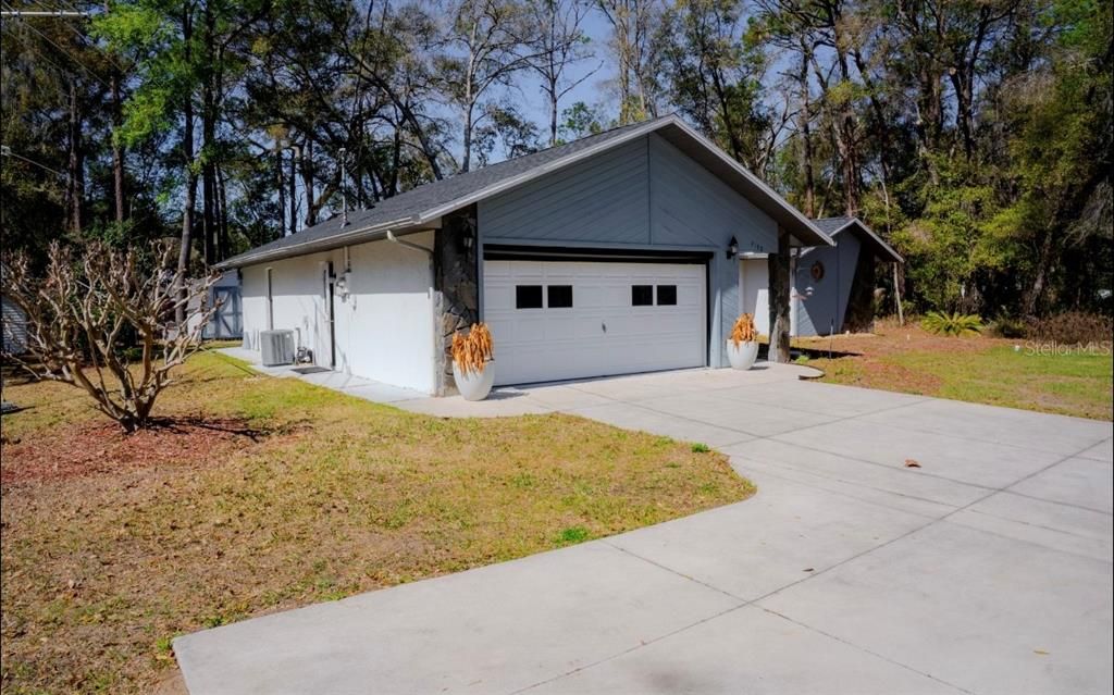 Active With Contract: $269,900 (2 beds, 2 baths, 1402 Square Feet)